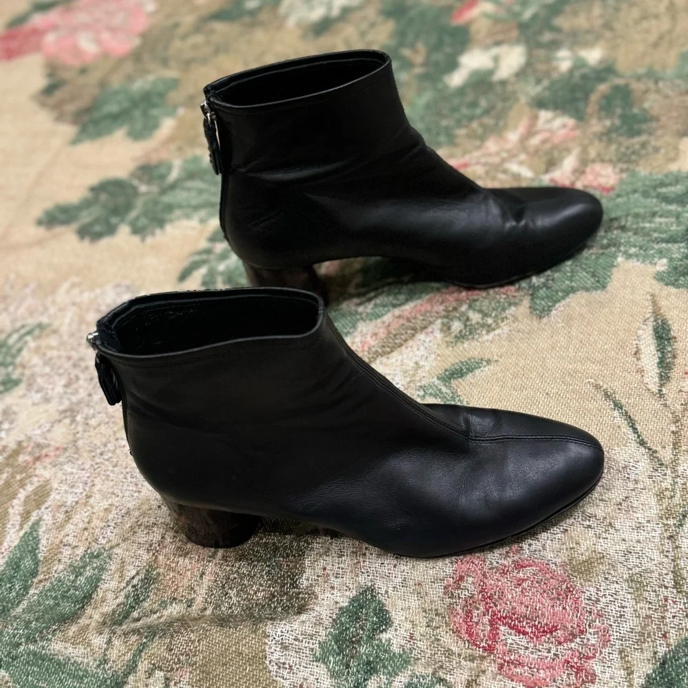 AGL | Veta Precious Leather ankle boot with heel / Size 39.5
